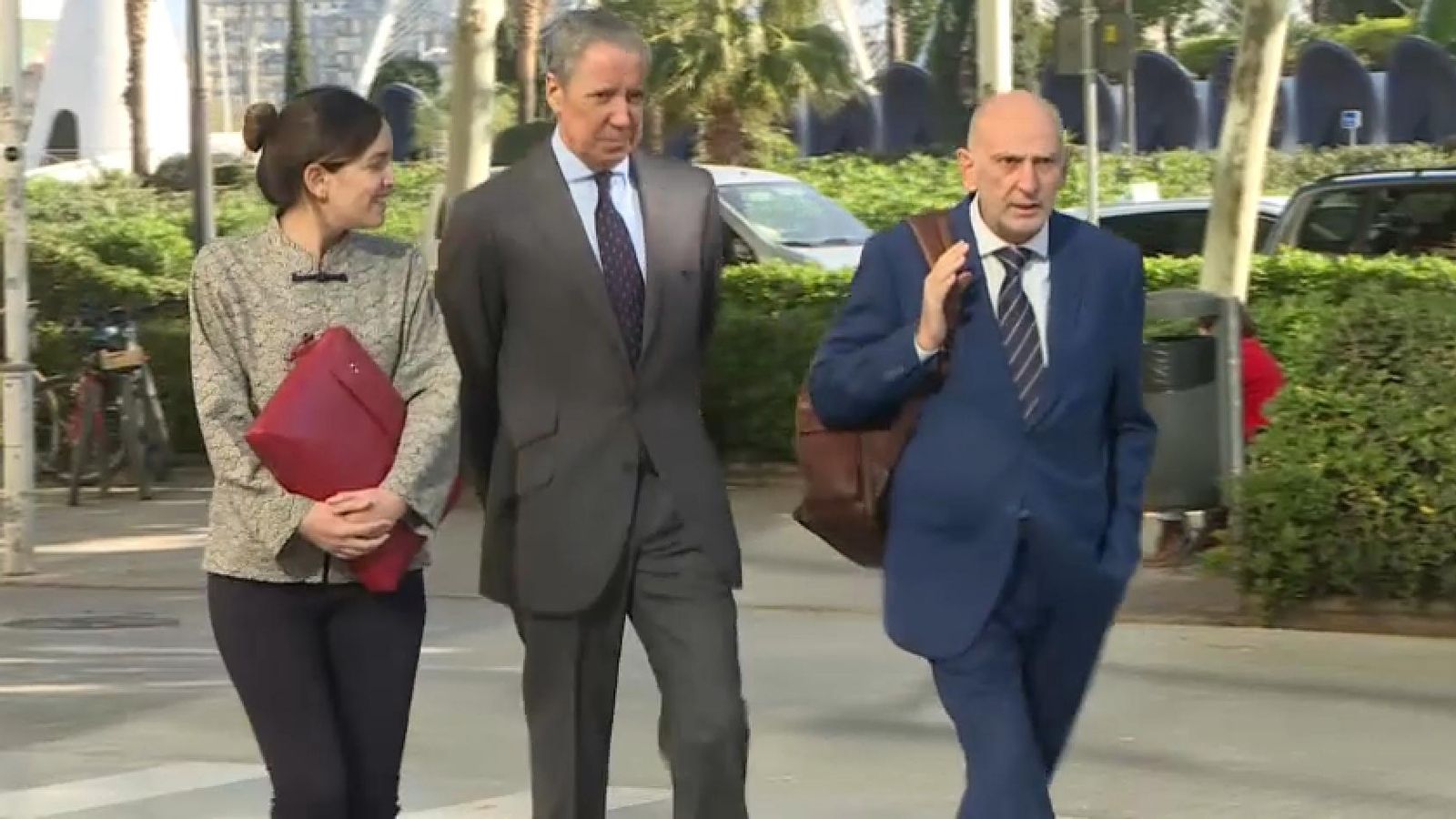 L'advocat d'Eduardo Zaplana, Daniel Campos (dreta), acompanyant l'expresident L'advocat d'Eduardo Zaplana, Daniel Campos (dreta), acomapanyant l'expresident