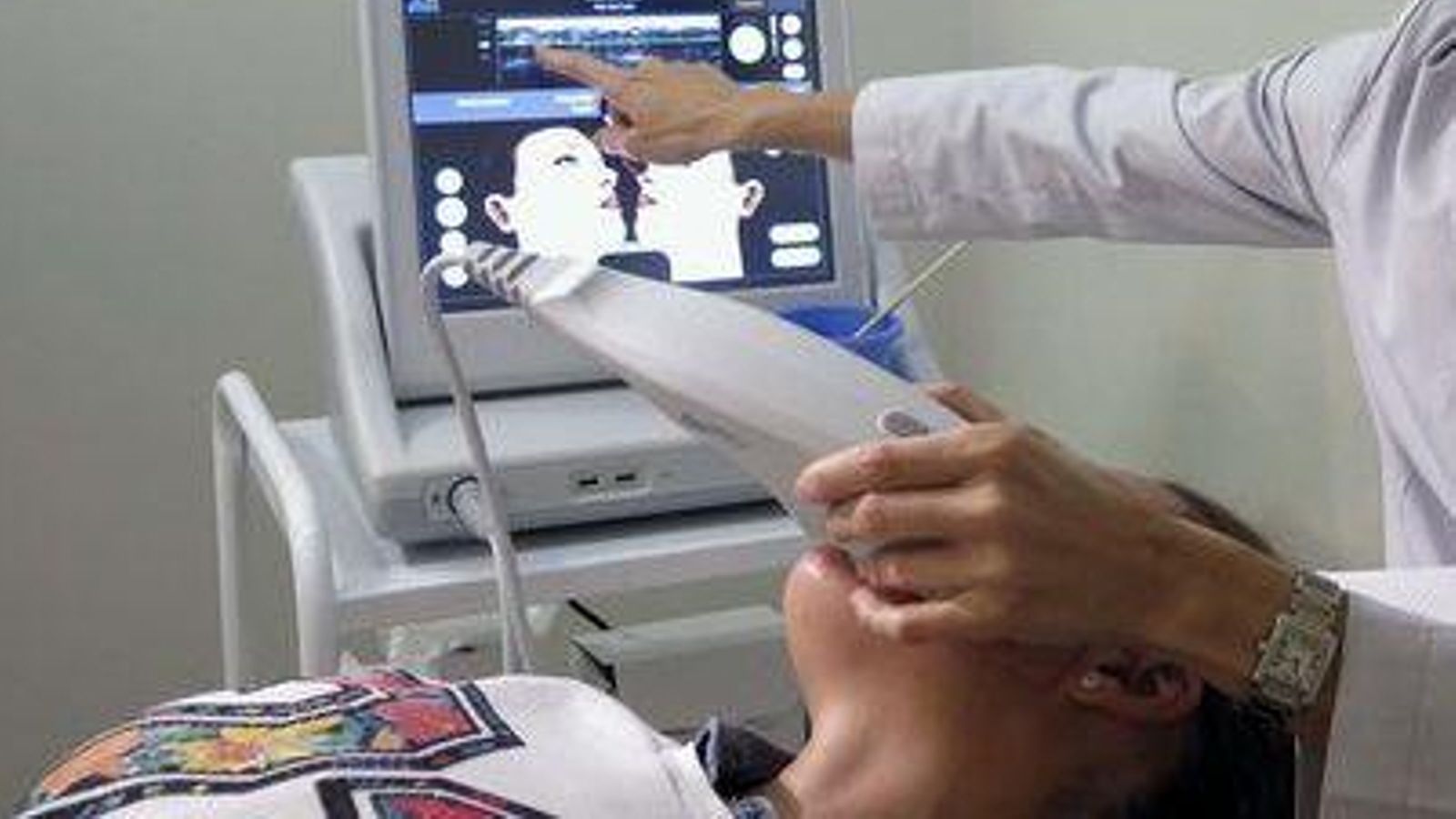 Imatge d'arxiu d'una consulta en una clínica de medicina i cirurgia estètica Imatge d'arxiu d'una consulta en una clínica de medicina i cirurgia estètica