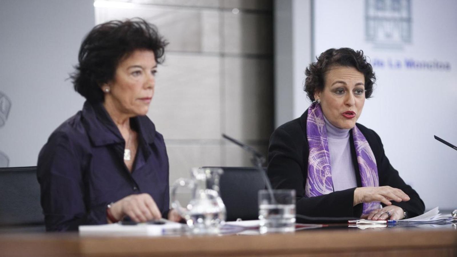 Les ministres Magdalena Valerio i Isabel Celaá en roda de premsa. Europa Press