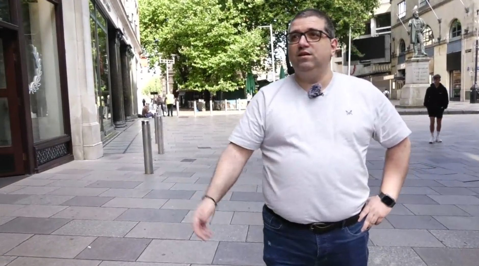 Héctor Martínez, de Castelló de la Plana, fa huit anys que viu a Cardiff i amb ell recorrerem el Parlament regional