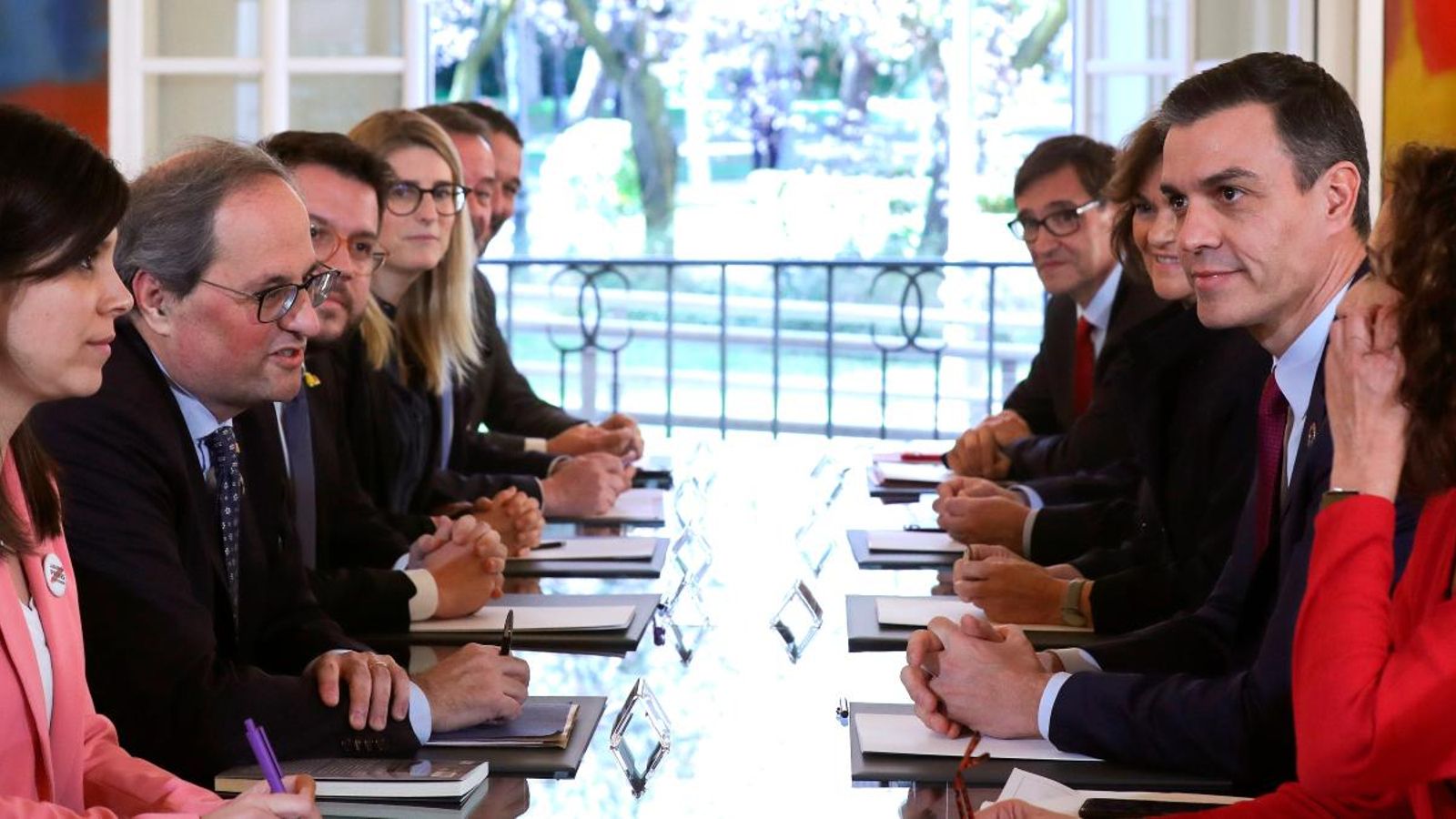 Sánchez conversa amb Torra durant la primera reunió de la taula de diàleg sobre Catalunya