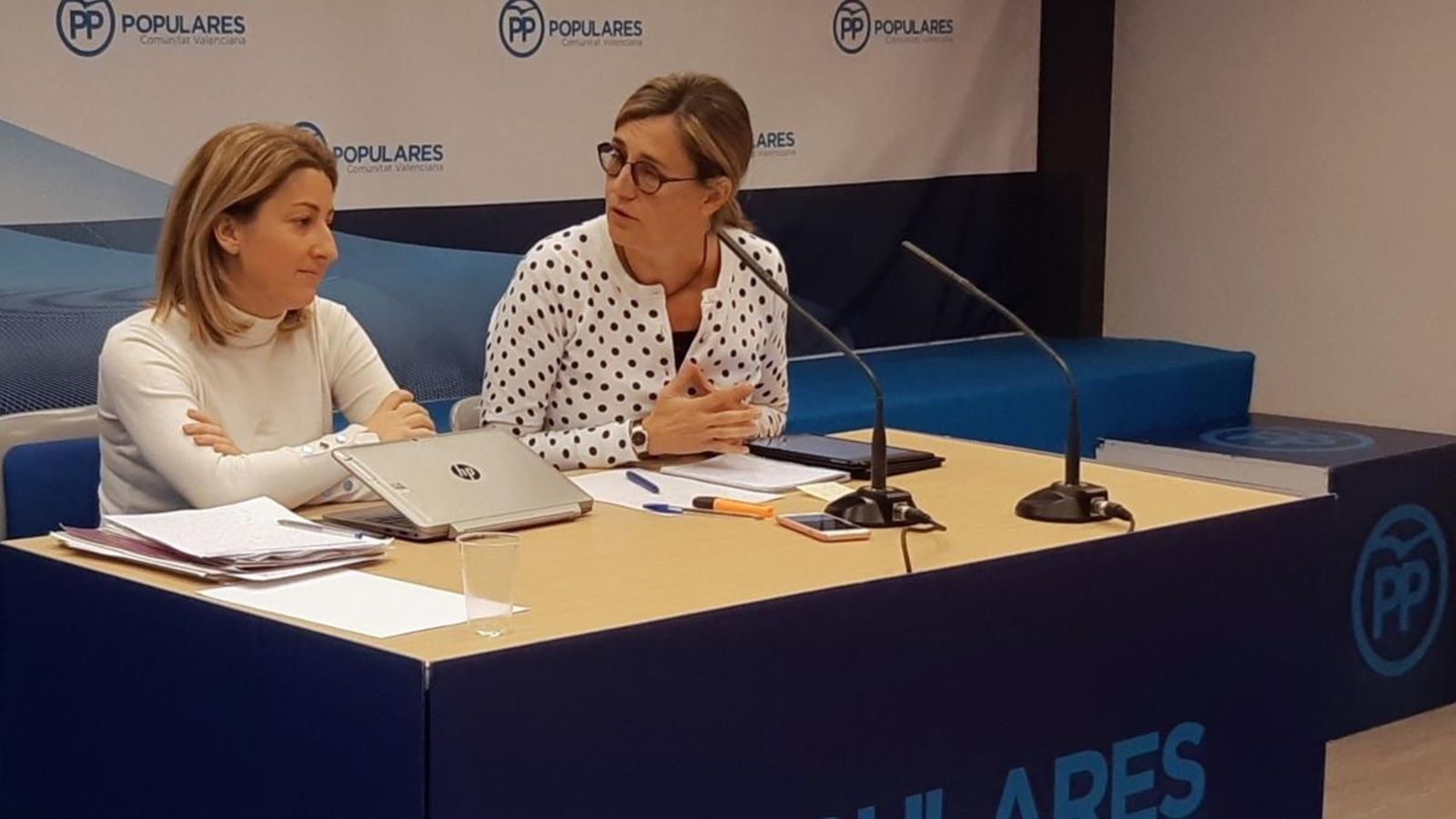 La vicesecretària del PPCV, Elena Bastidas (dreta), i la portaveu d'Igualtat en les Corts, Blanca Garrigues, durant la roda de premsa La vicesecretària del PPCV, Elena Bastidas (dreta), i la portaveu d'Igualtat en les Corts, Blanca Garrigues, durant la roda de premsa