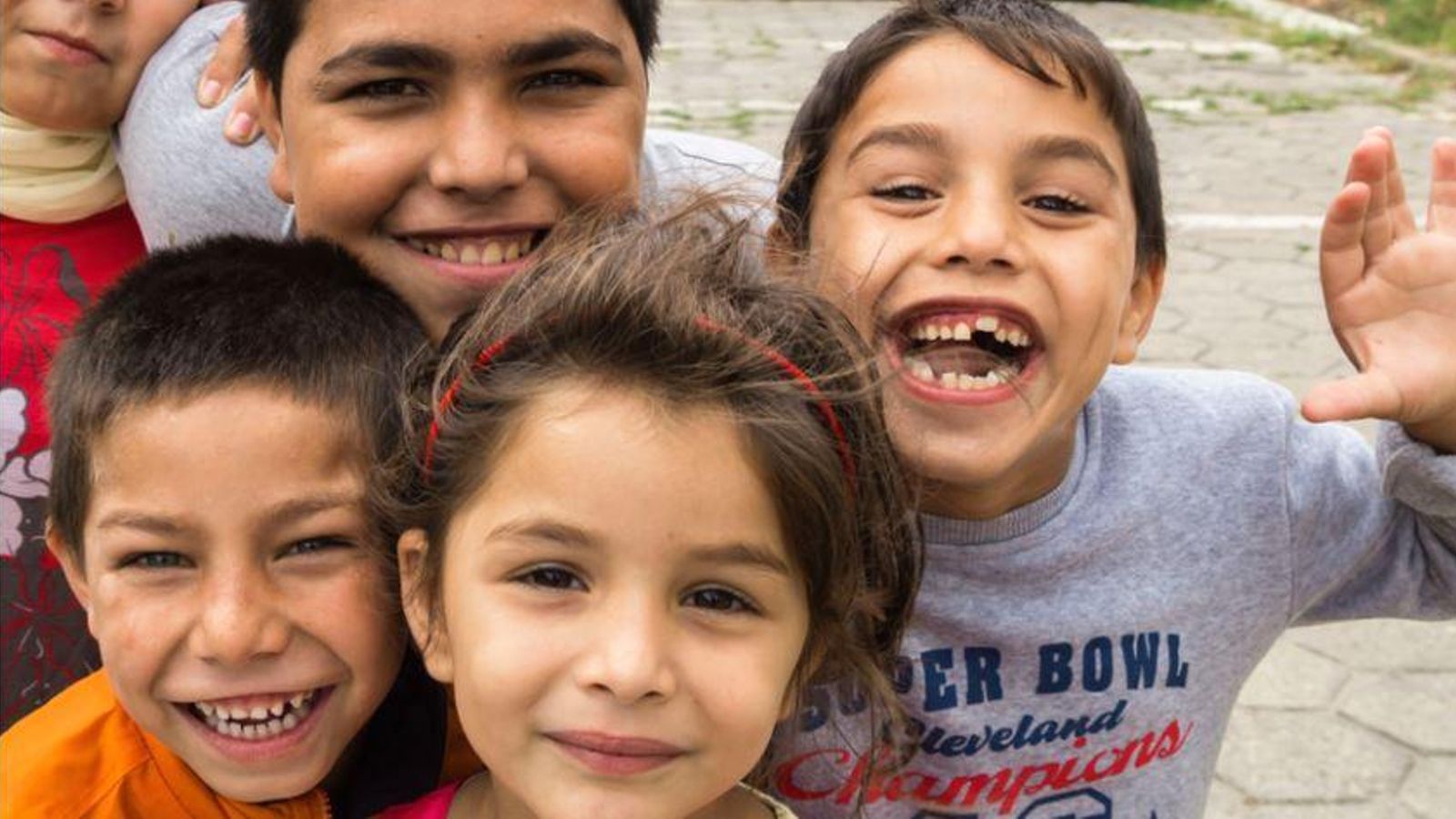 Imatge d'arxiu d'un grup de xiquets d'ètnia gitana