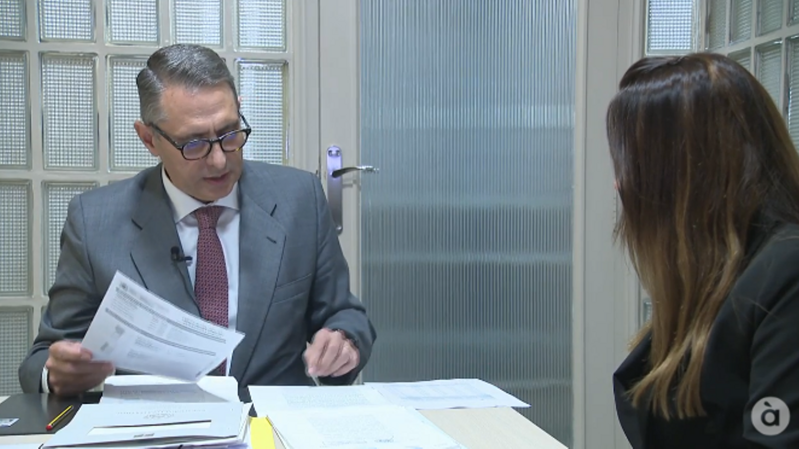 Signatura d'una hipoteca en una notaria de València en una imatge d'arxiu