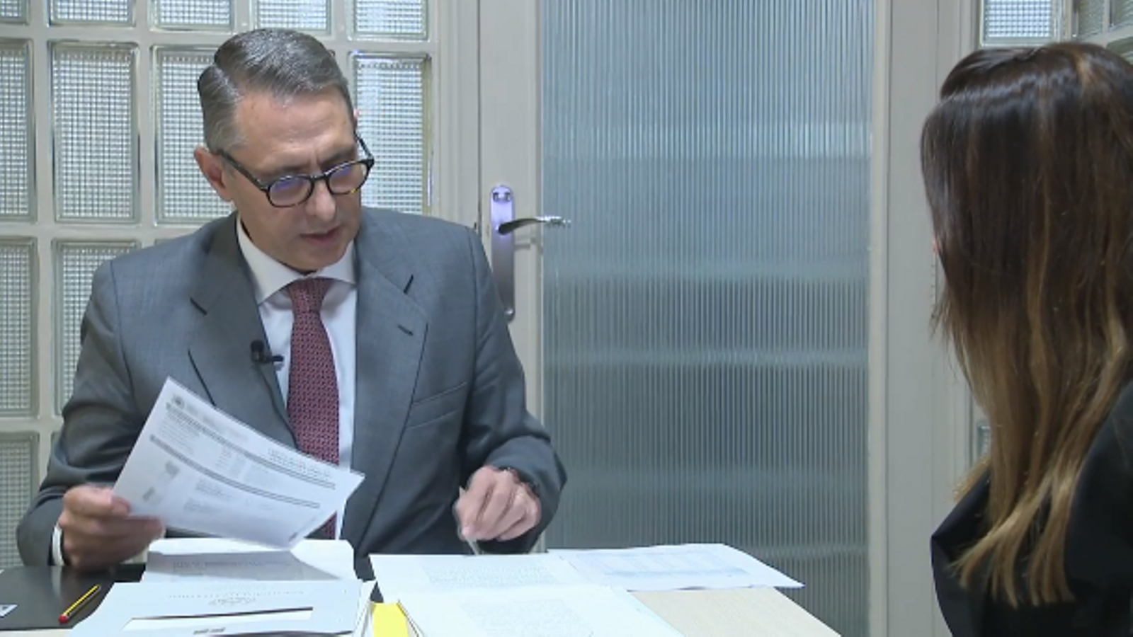 Signatura d'una hipoteca en una notaria de València en una imatge d'arxiu