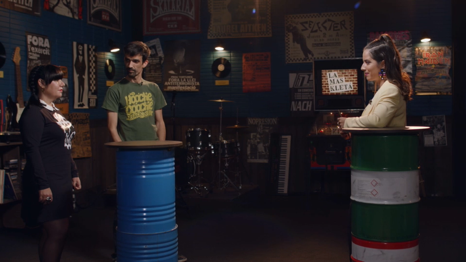 Karme i Jaume Mira Aka Dr Jau, guitarrista de Dead Snoopy, amb Nerea Sanfe