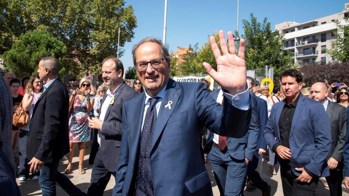 Torra i Buch es reuneixen per a tractar la crisi de les càrregues policials Torra i Buch es reuneixen per a tractar la crisi de les càrregues policials