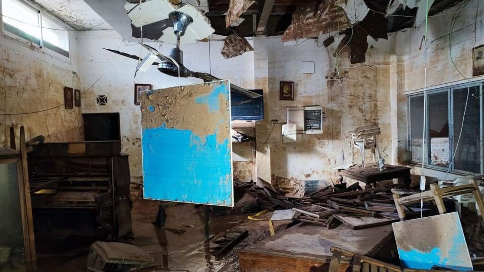 Estat del Centre Instructiu i Musical de Massanassa després del pas de la dana