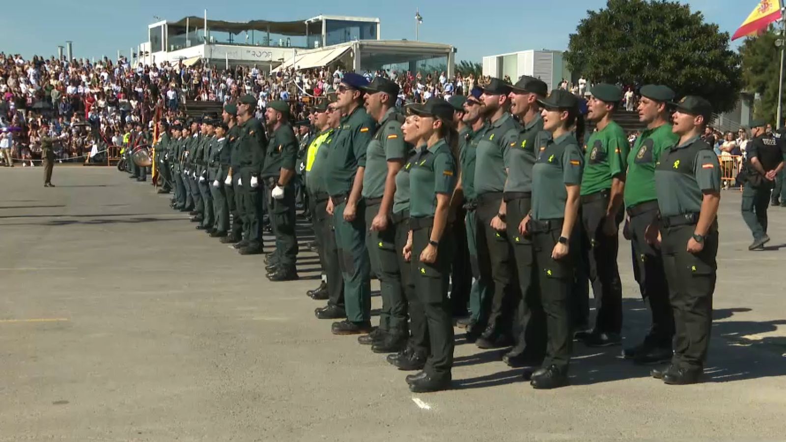 Un dels moments de l'acte commemoratiu que ha celebrat la Guàrdia Civil a la Marina de València