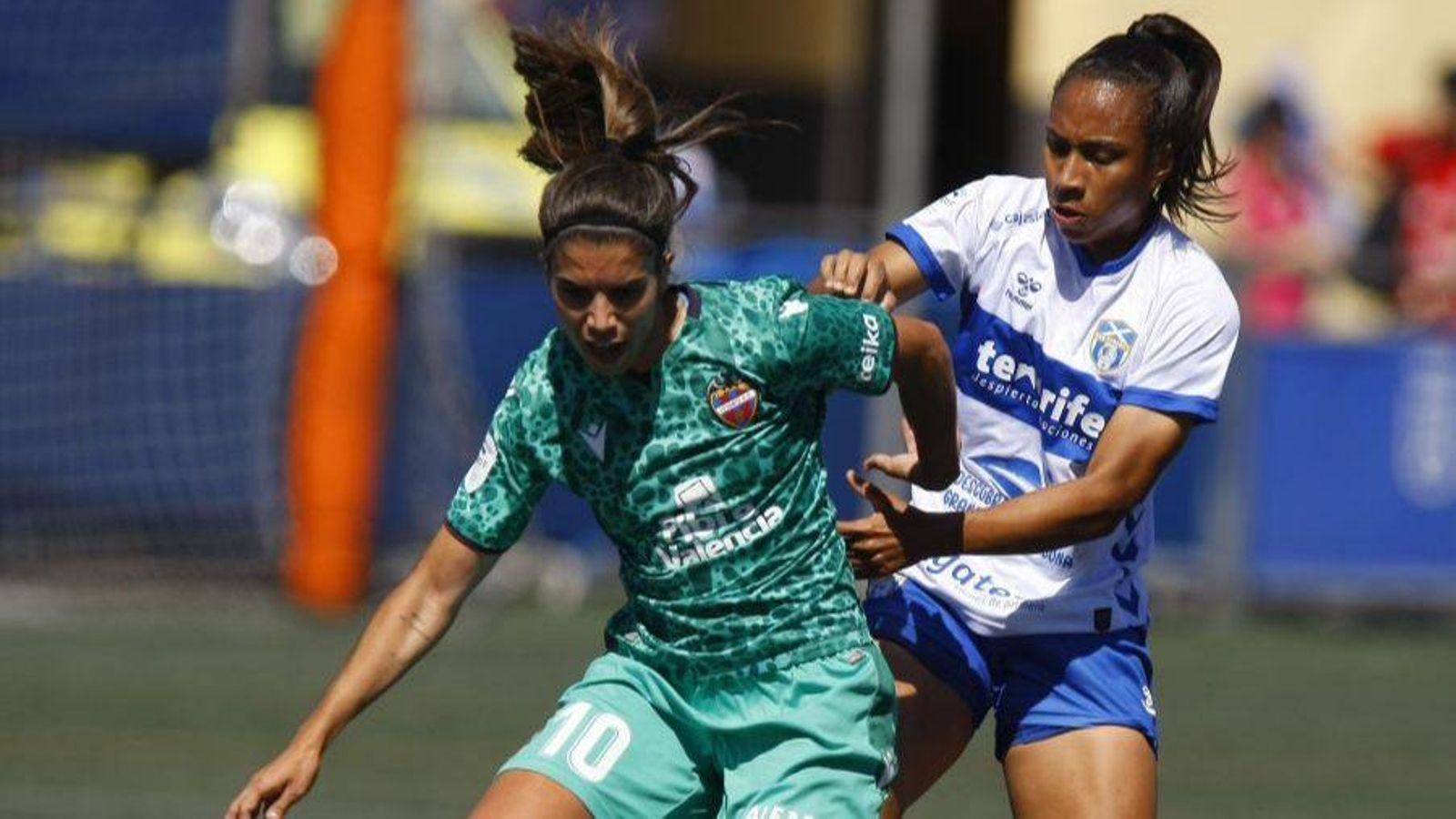 Alba Redondo, en una acció del partit