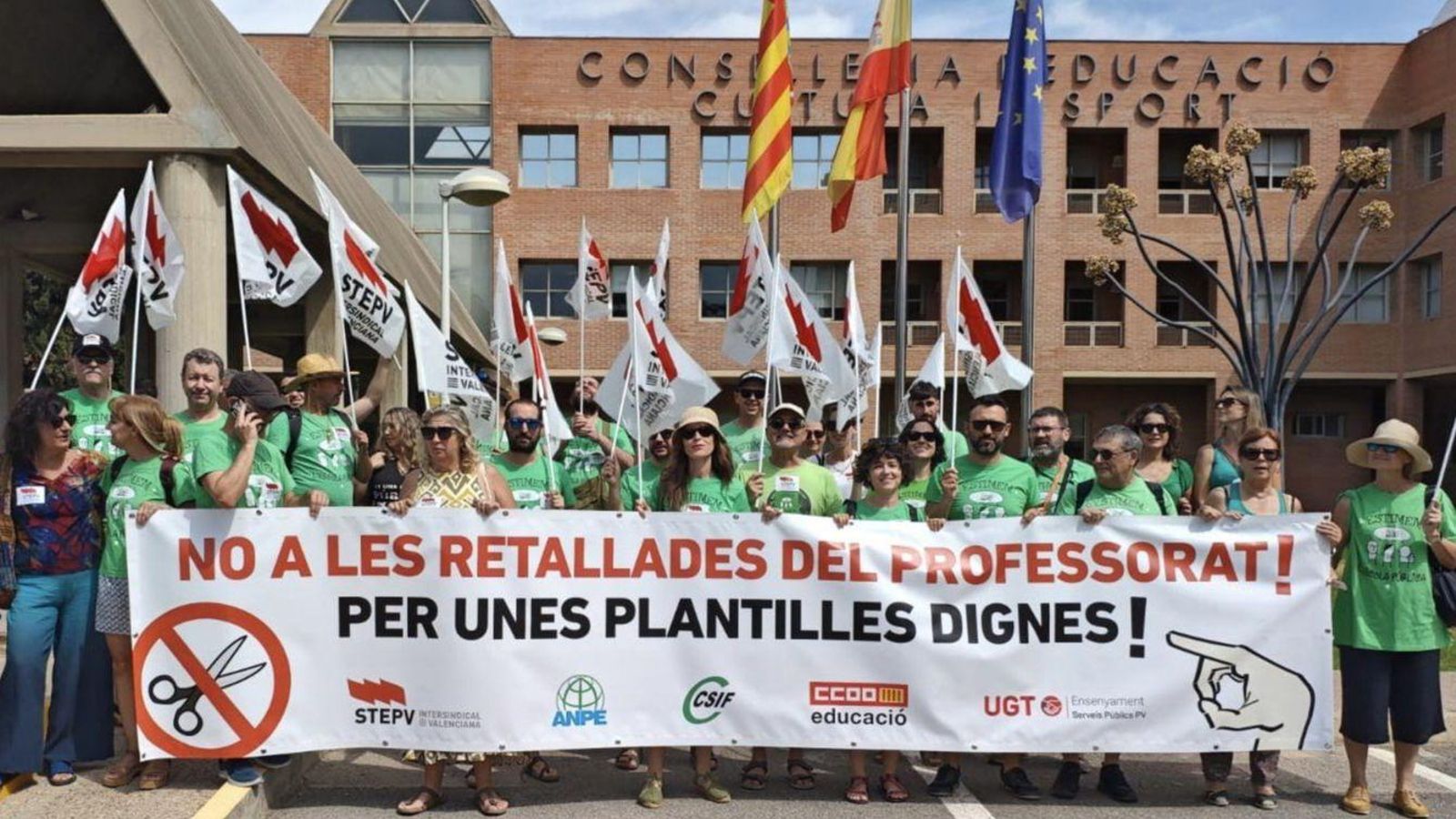 Imatge d'arxiu d'una concentració a les portes de la Conselleria d'Educació