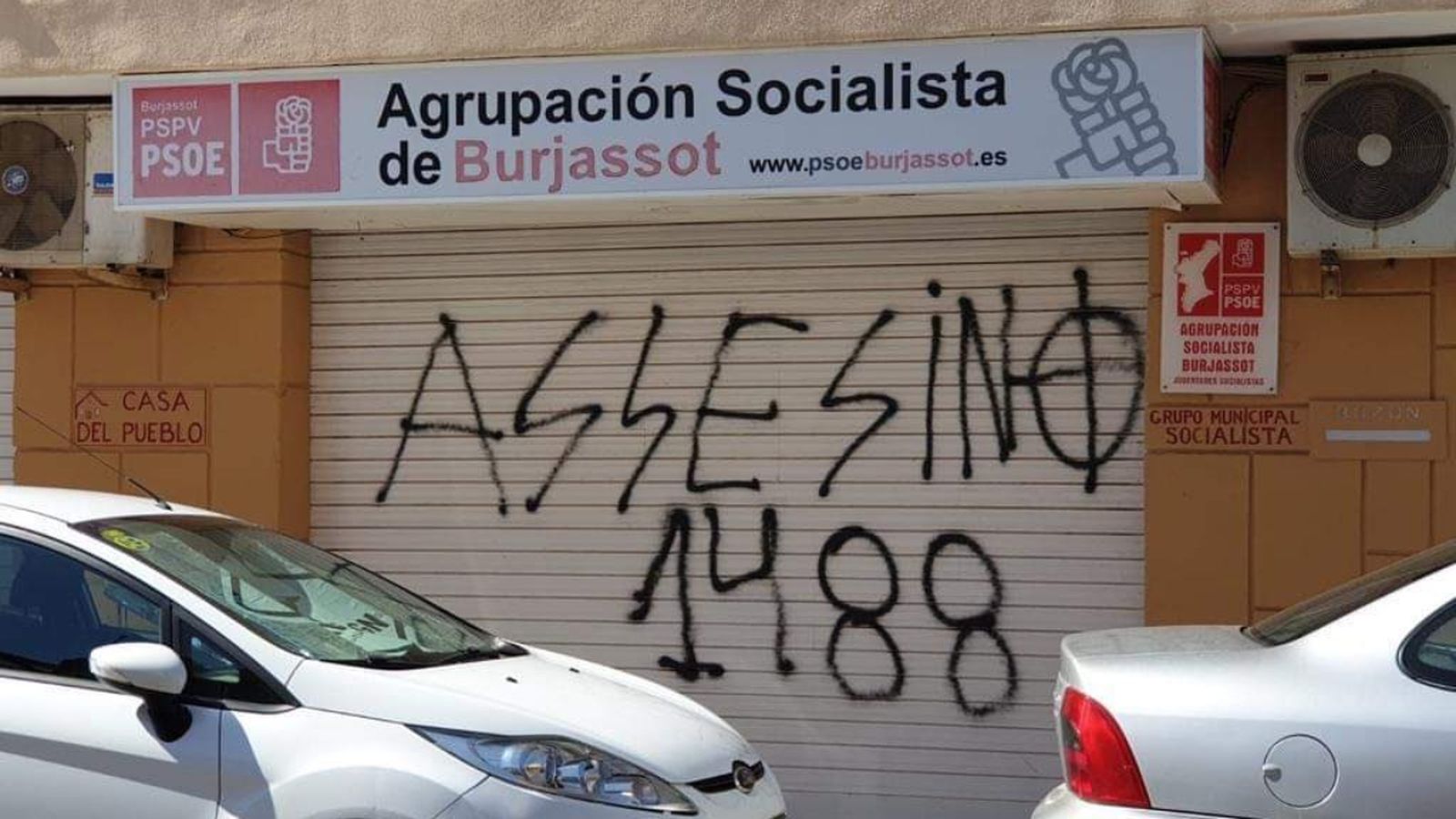 Imatge de la pintada a la seu socialista.