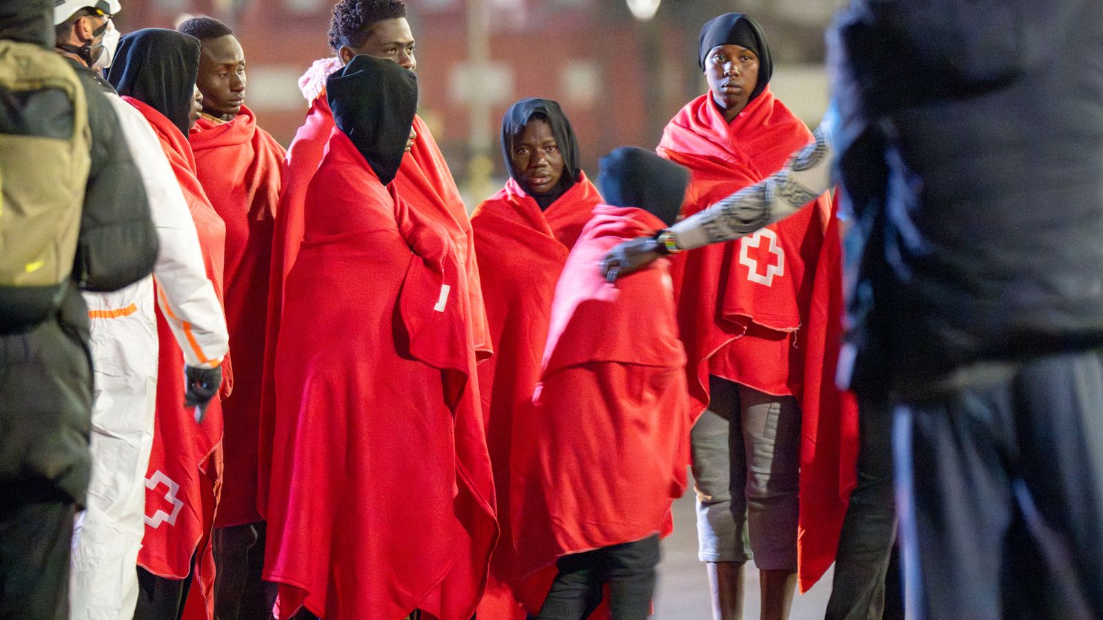 Salvament Marítim ha rescatat aquesta matinada a 52 migrants que viatjaven en aigües pròximes a Fuerteventura