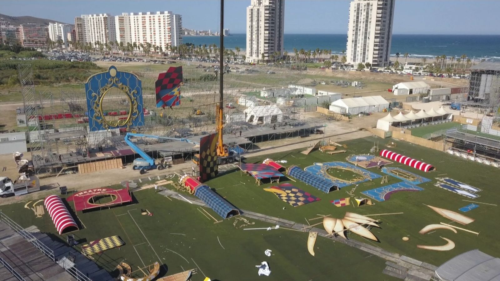L'artista faller Manolo García 'planta' l'escenari del Medusa Fest de Cullera