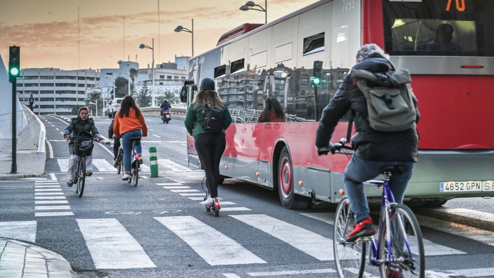 Poc de trànsit en un pont de València