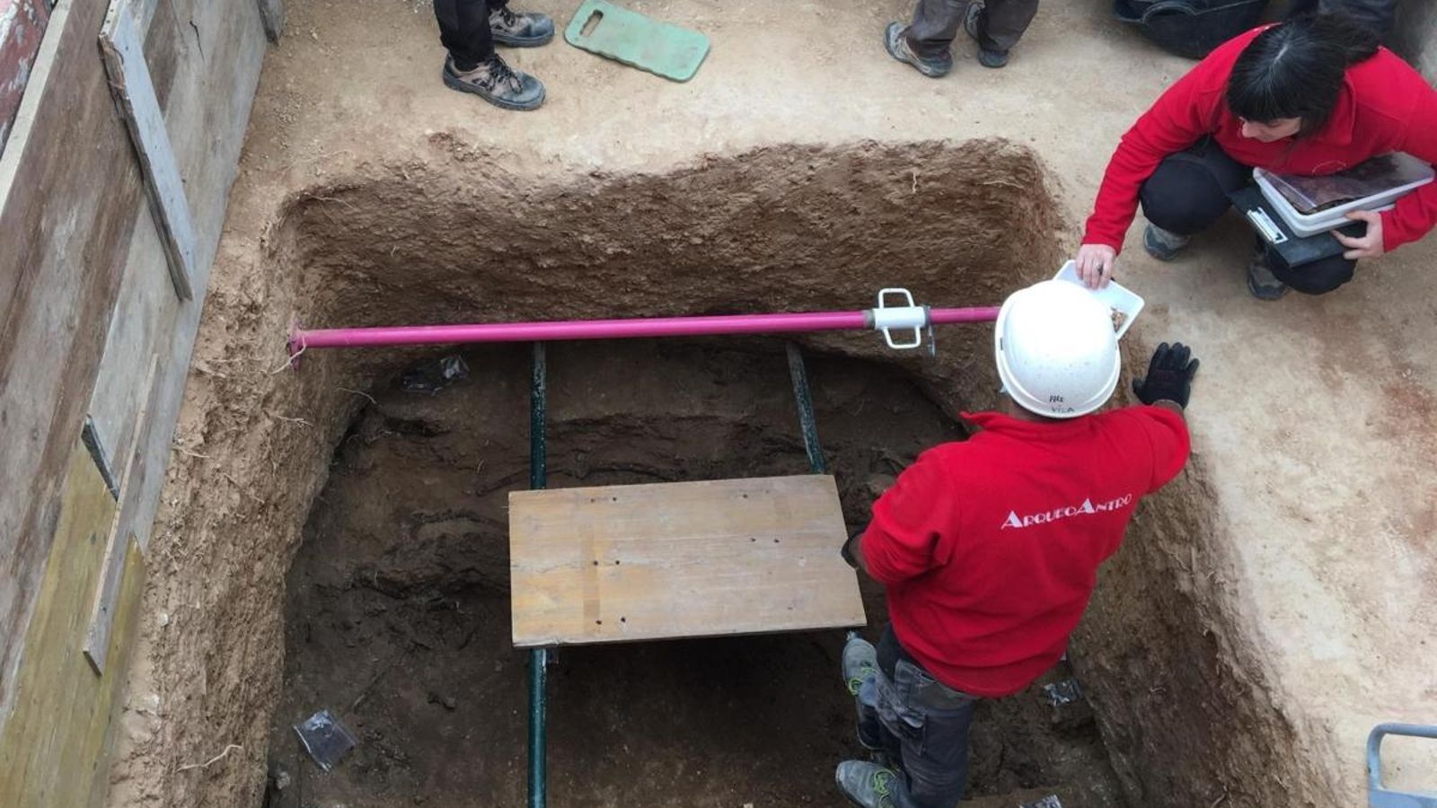 Part de l'equip de treballadors de la fossa de Paterna