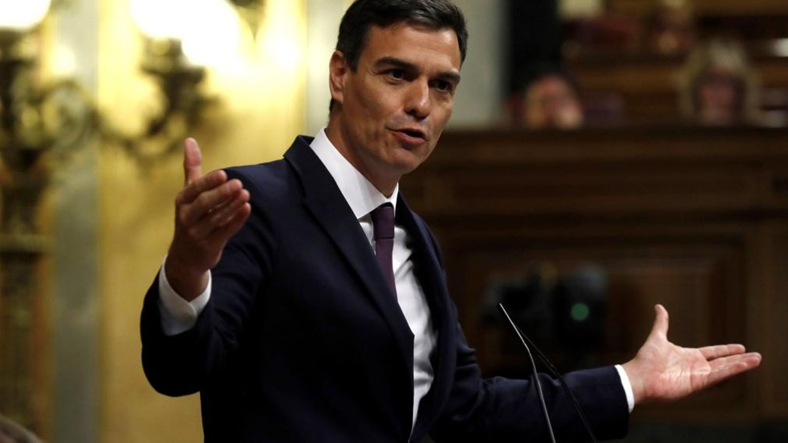El president del govern haurà de parlar de la seua tesi doctoral i de la política migratòria del PSOE