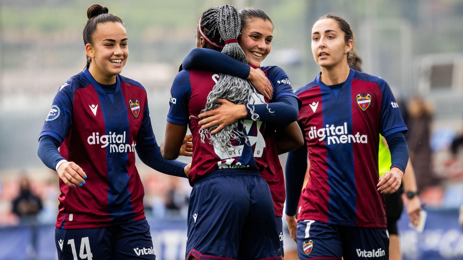 Les jugadores del Llevant celebren un dels gols