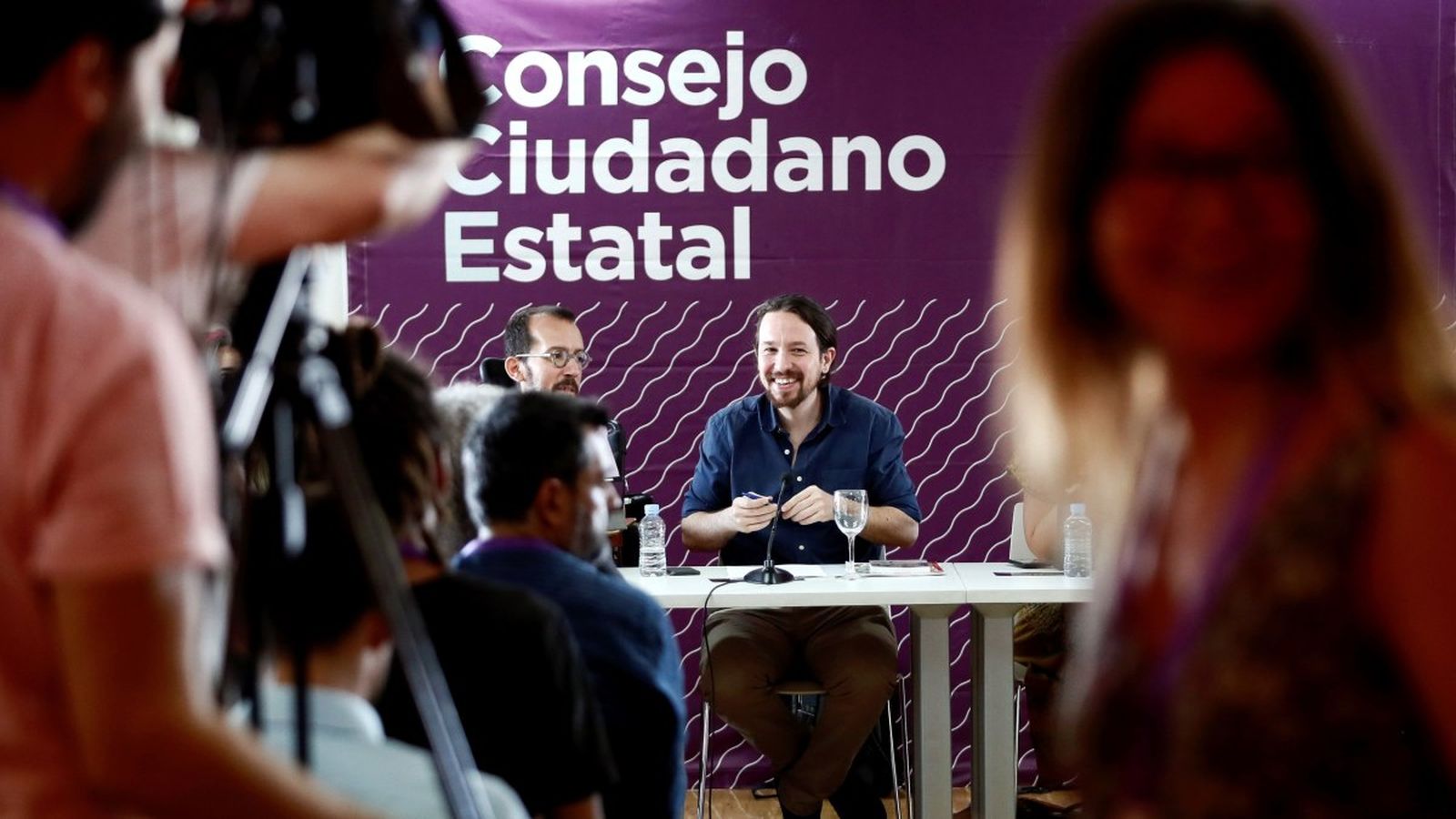 El secretari general de Podem, Pablo Iglesias, i el secretari d'Organització, Pablo Echenique, en una reunió del Consell Ciutadà Estatal