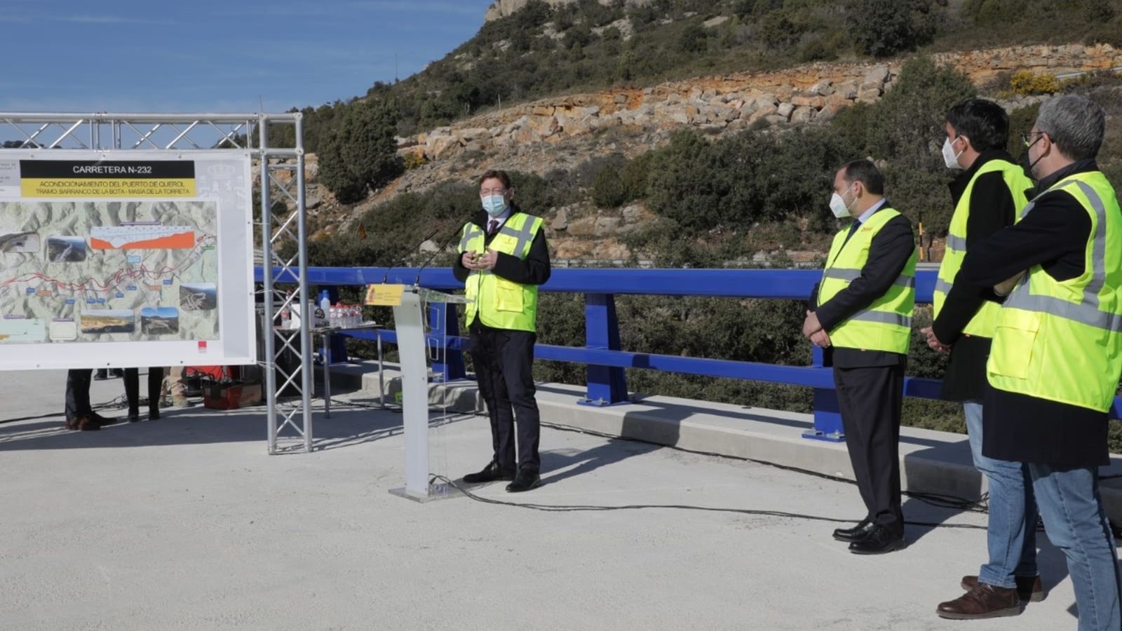 Ximo Puig i José Luis Ábalos han visitat aquest dimarts les obres de condicionament de la N-232 al port de Querol