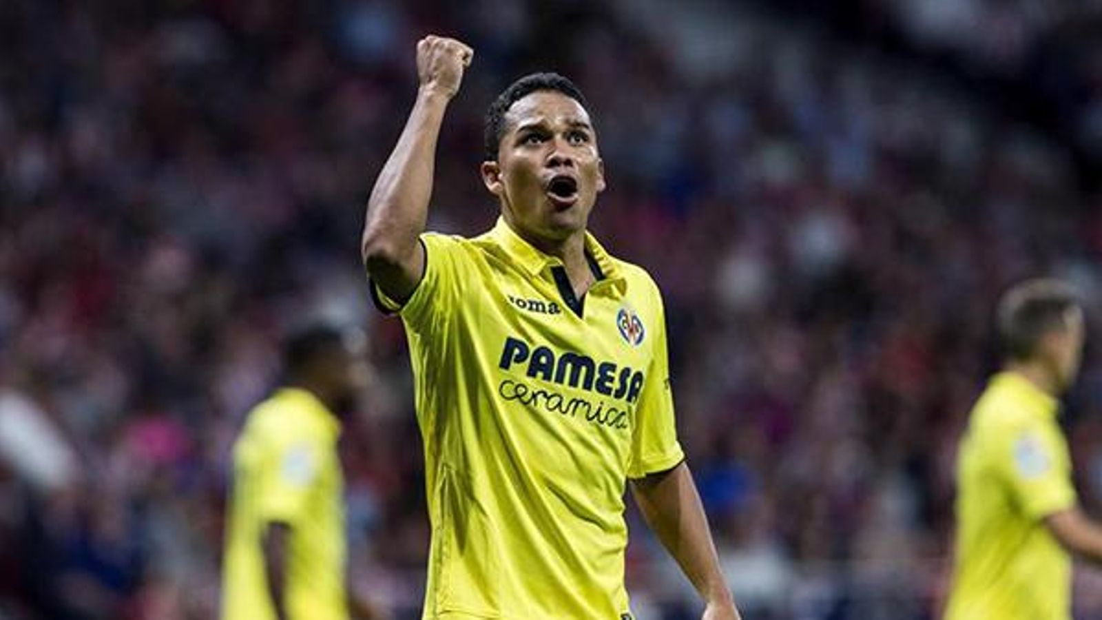 Carlos Bacca, davanter del Vila-real, celebrant un dels 3 gols