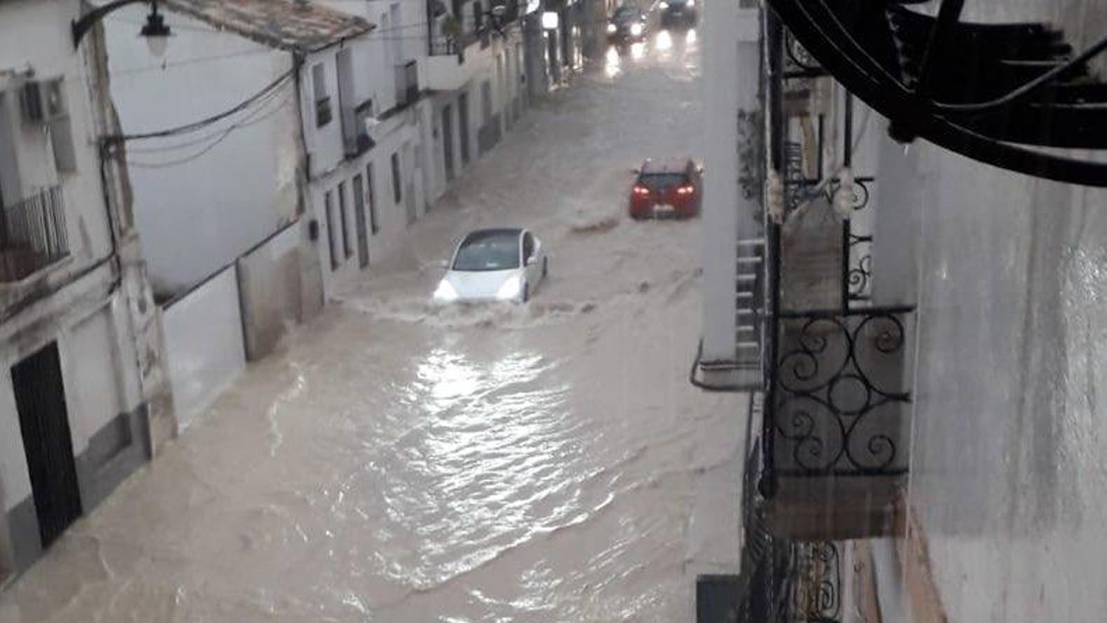 Imatge dels cotxes que circulen per la N-332 a l'altura d'Altea