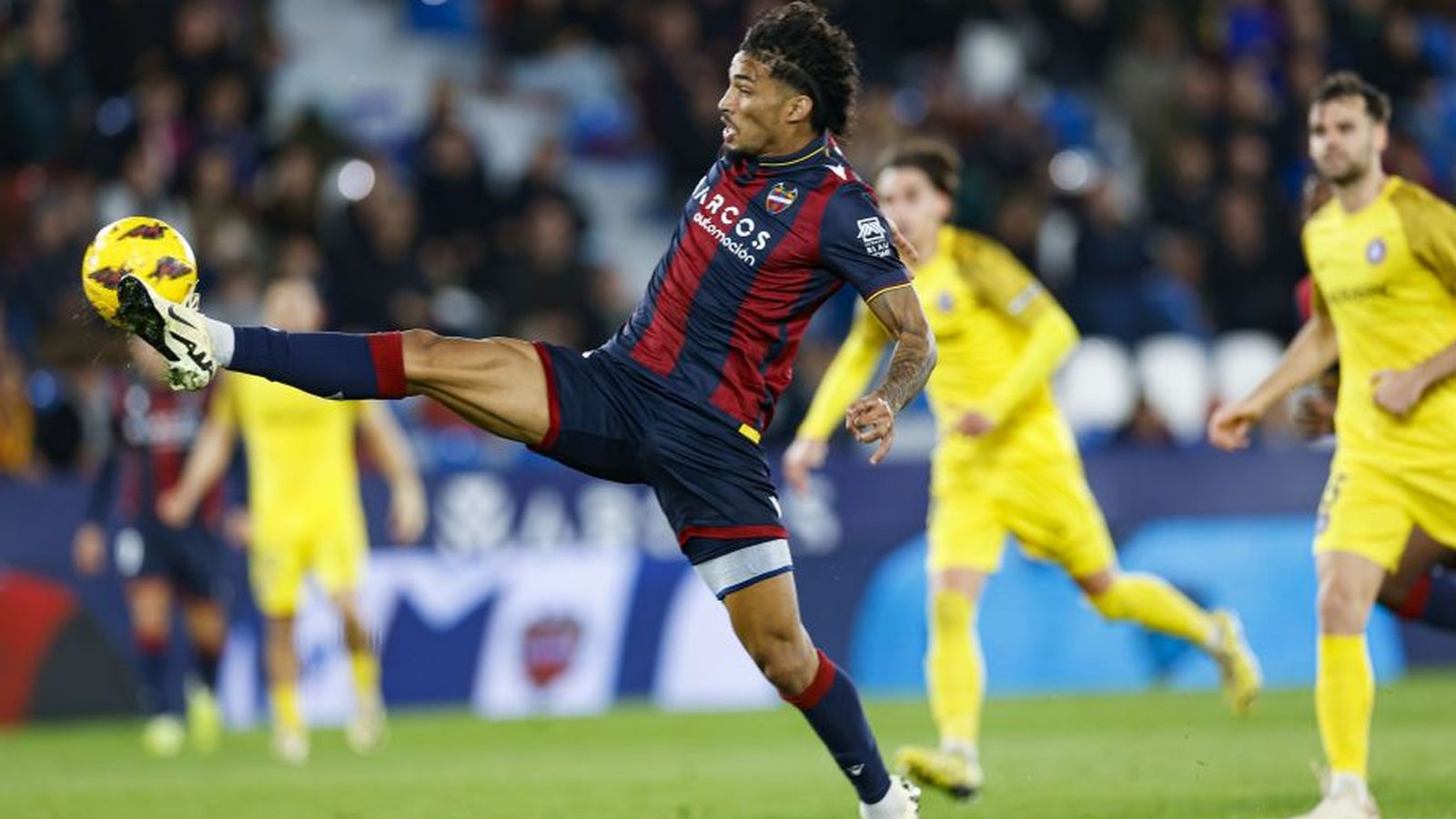 L'equp granota, sense efectivitat, no ha pogut sumar un triomf en el duel ajornat per l'incendi de Campanar