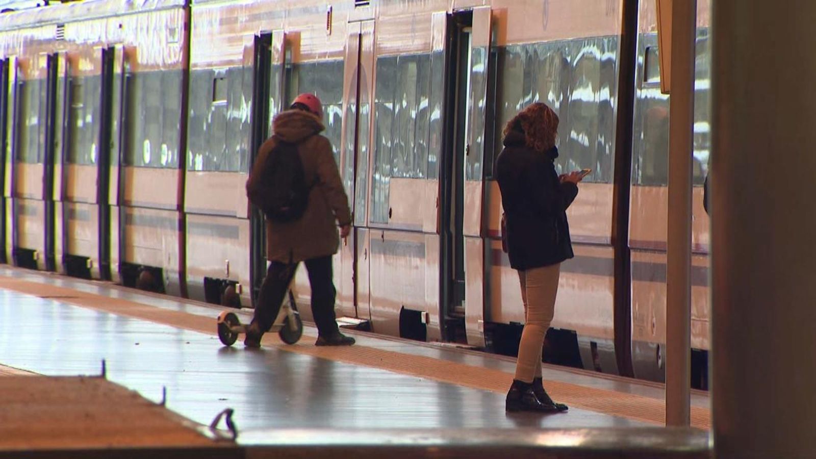 Renfe ha recuperat algunes freqüències un mes després del robatori de Massalfassar