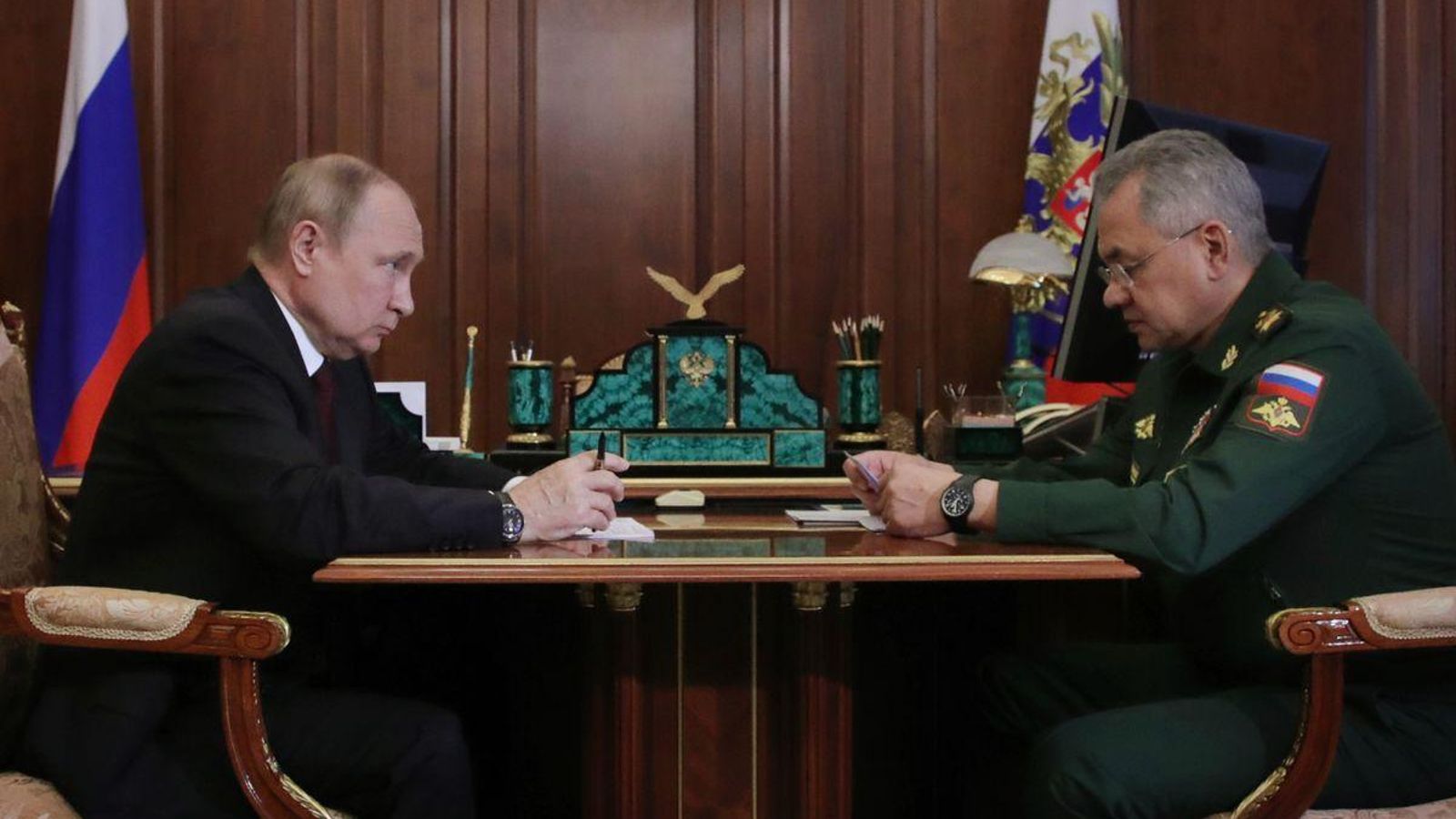 Vladímir Putin amb el ministre de Defensa, Serguei Xoigu Vladímir Putin amb el ministre de Defensa, Serguei Shoigu