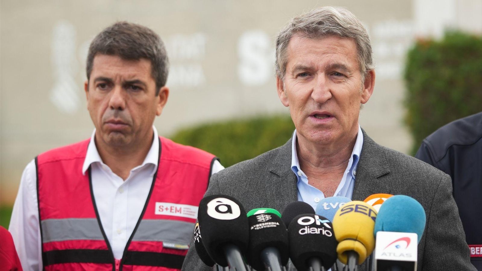 Mazón i Feijóo, durant la visita del líder nacional del PP al Cecopi de l'Eliana