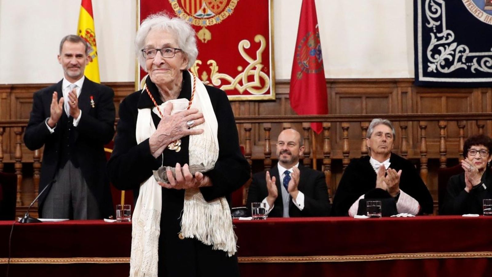 La poetessa uruguaiana Ida Vitale, de 95 anys, ha recollit aquest dimarts el Premi Cervantes La poetessa uruguaiana Ida Vitale, de 95 anys, ha recollit aquest dimarts el Premi Cervantes