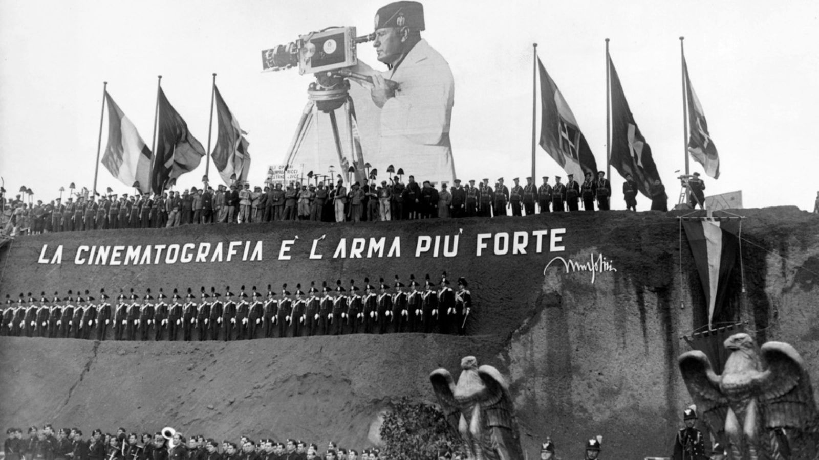 En els documentals s’exhibeixen imatges de l’estreta, però alhora conflictiva, complicitat entre Franco i Mussolini