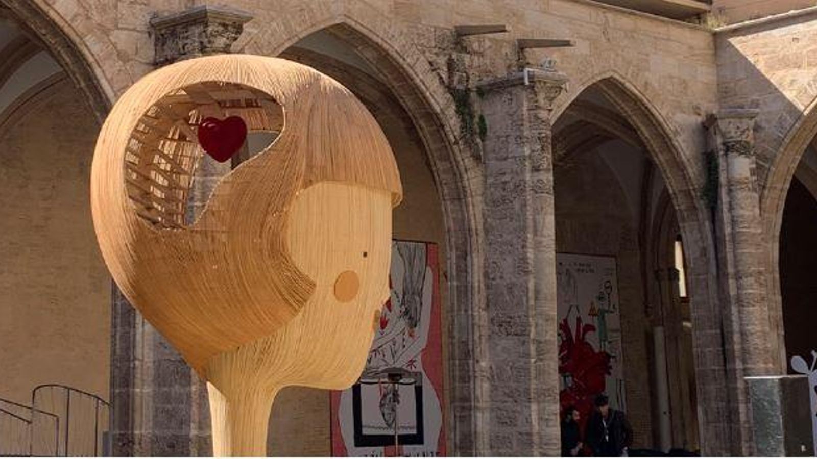 La visita mostra les falles alternatives de València