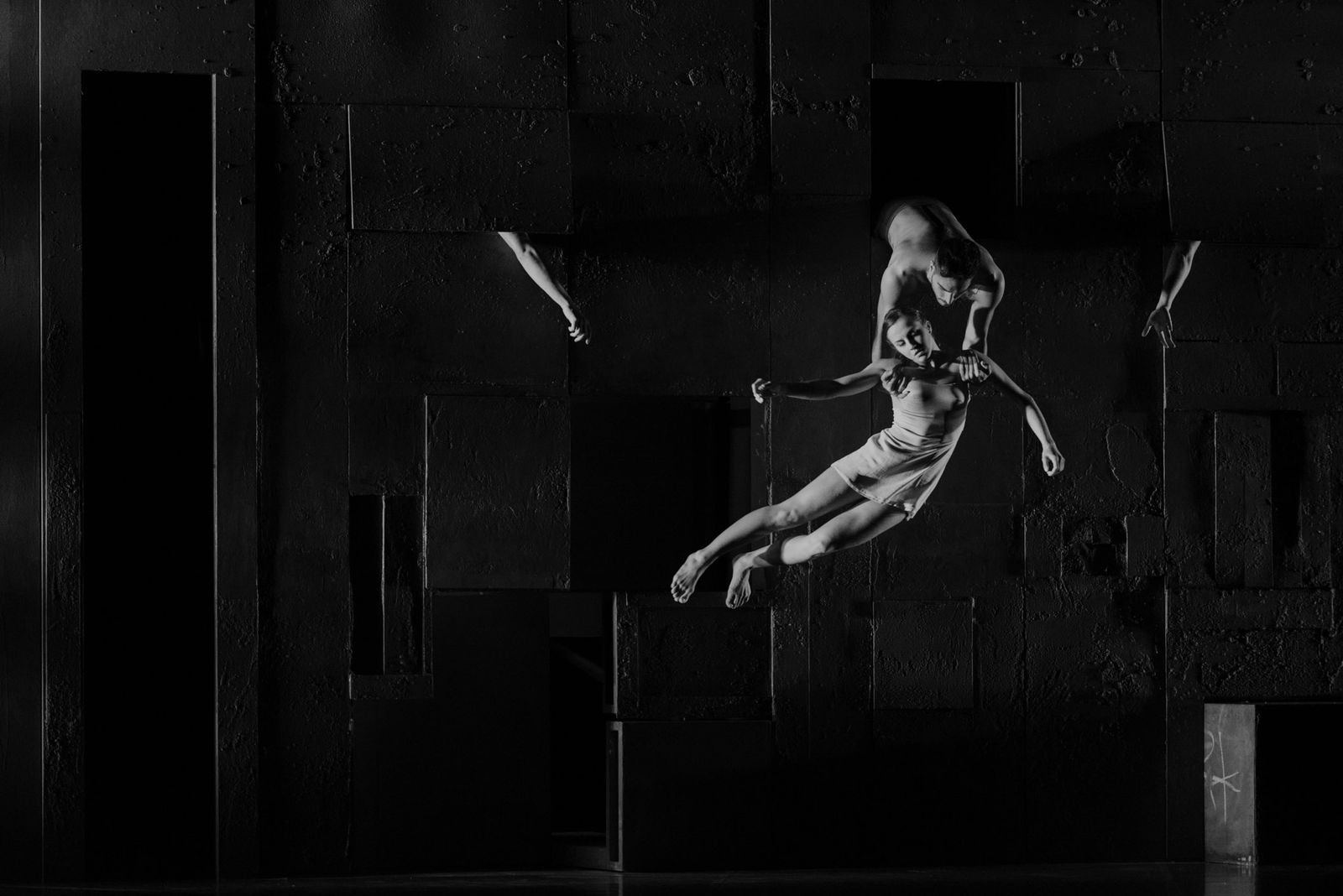 'La mort i la donzella', dirigida i coreografiada per Asun Noales, s'endinsa en el quartet de corda número 14 en re menor de Franz Schubert. Un viatje a través d'elements existencials essencials, com ara estar viu o morir.