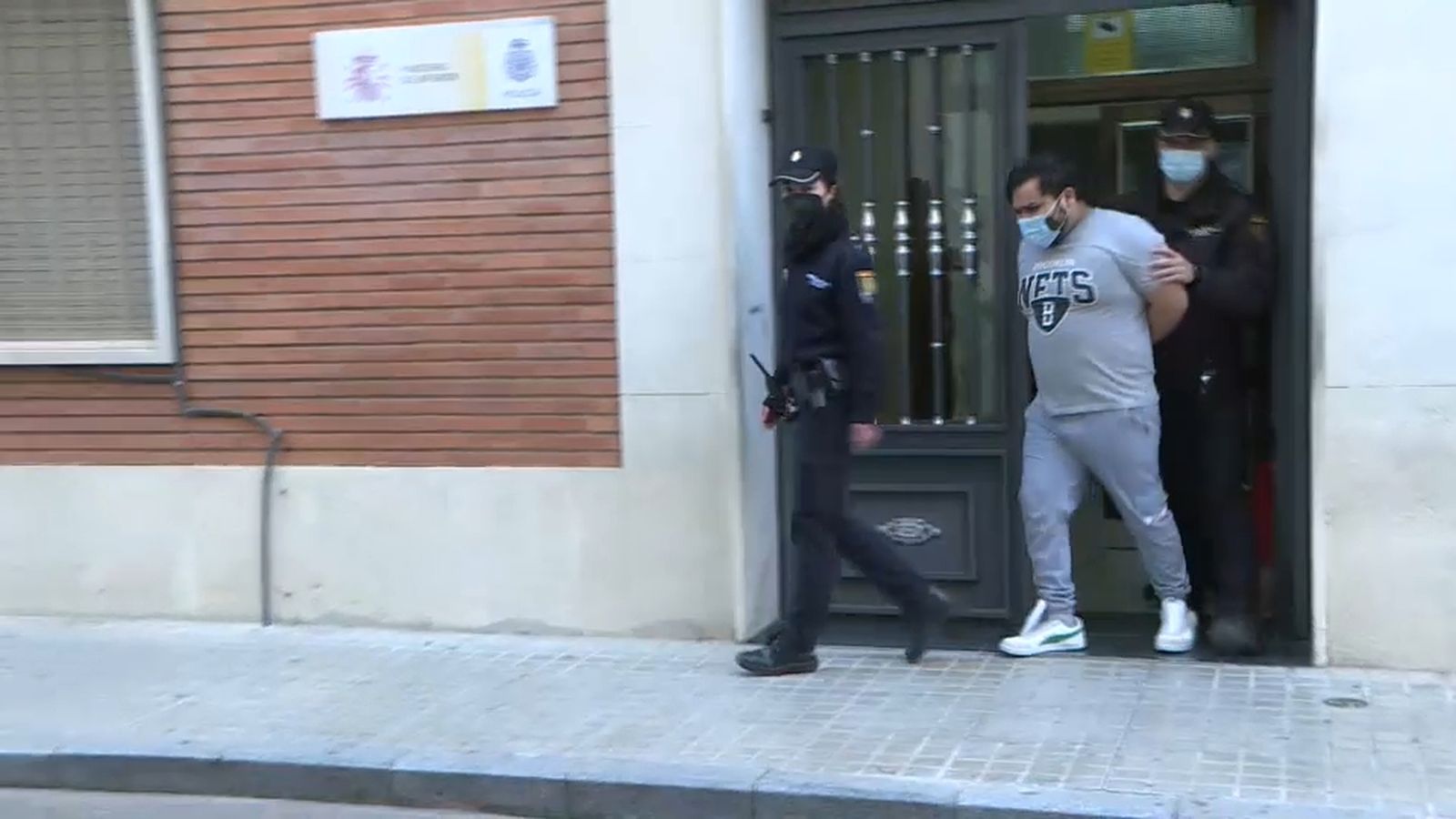 El pare de la xiqueta ix de les dependències policials