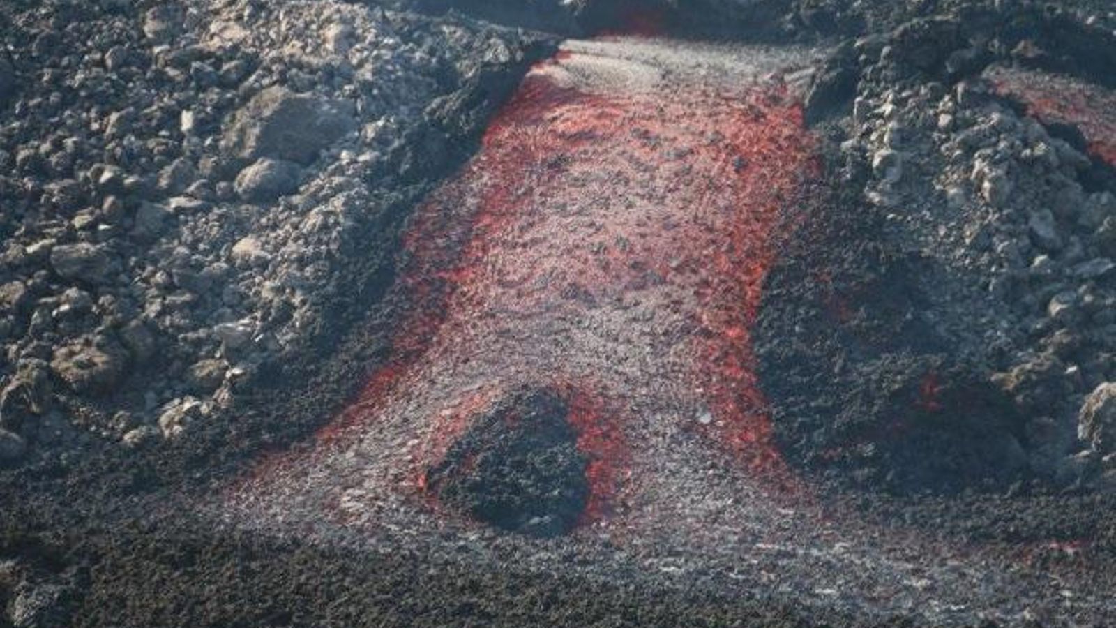Una nova llengua de lava que es va escindir dimecres de la bugada principal