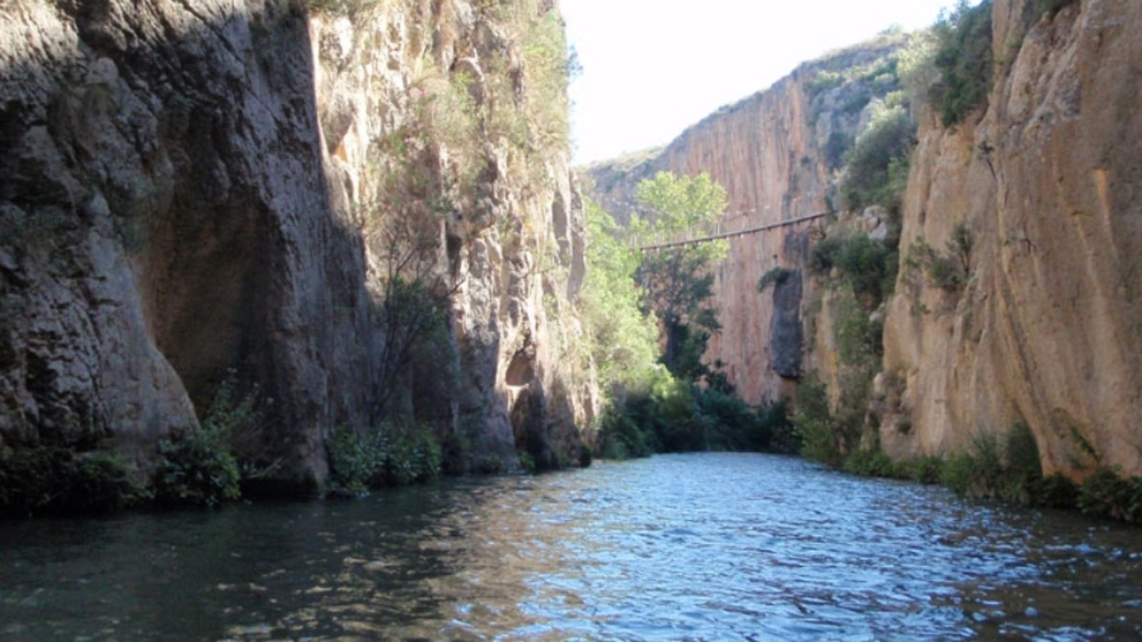Senda dels ponts penjants de Xulilla, on hi ha el pont clausurat