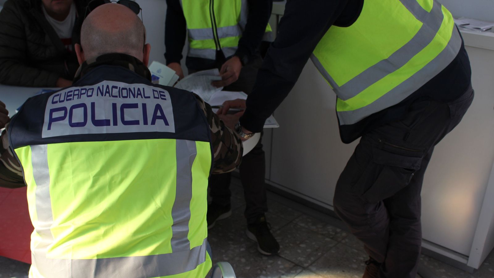 Agents de la Policia Nacional desarticulen l’organització dedicada a suplantar la identitat