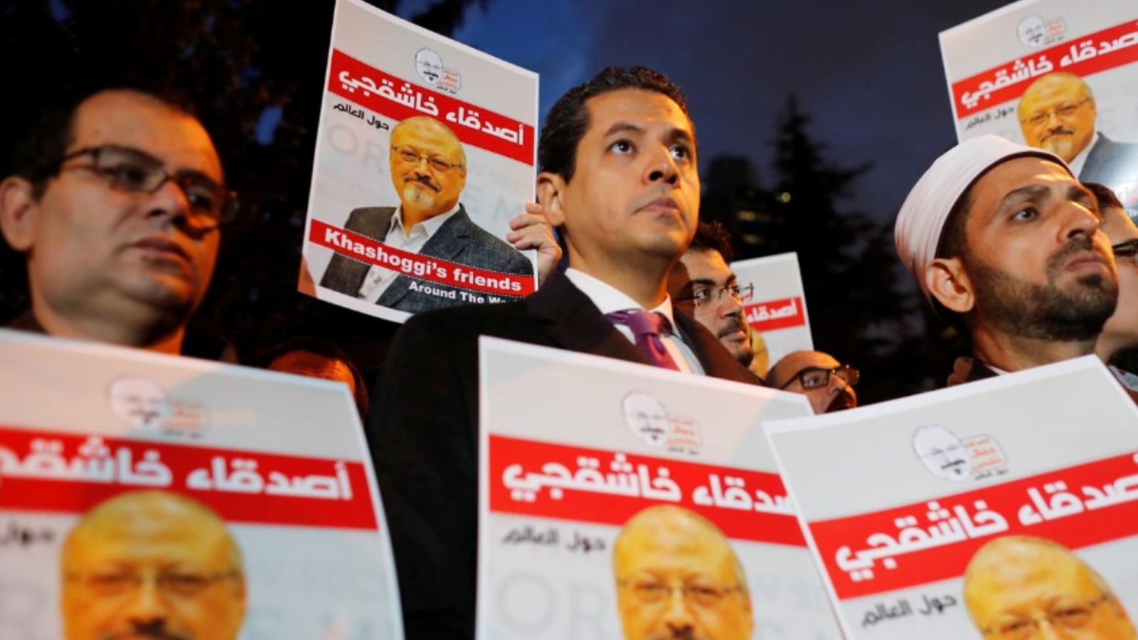 Manifestants amb cartells de Khashoggi a les portes del consolat saudita d'Istanbul, en un imatge d'arxiu