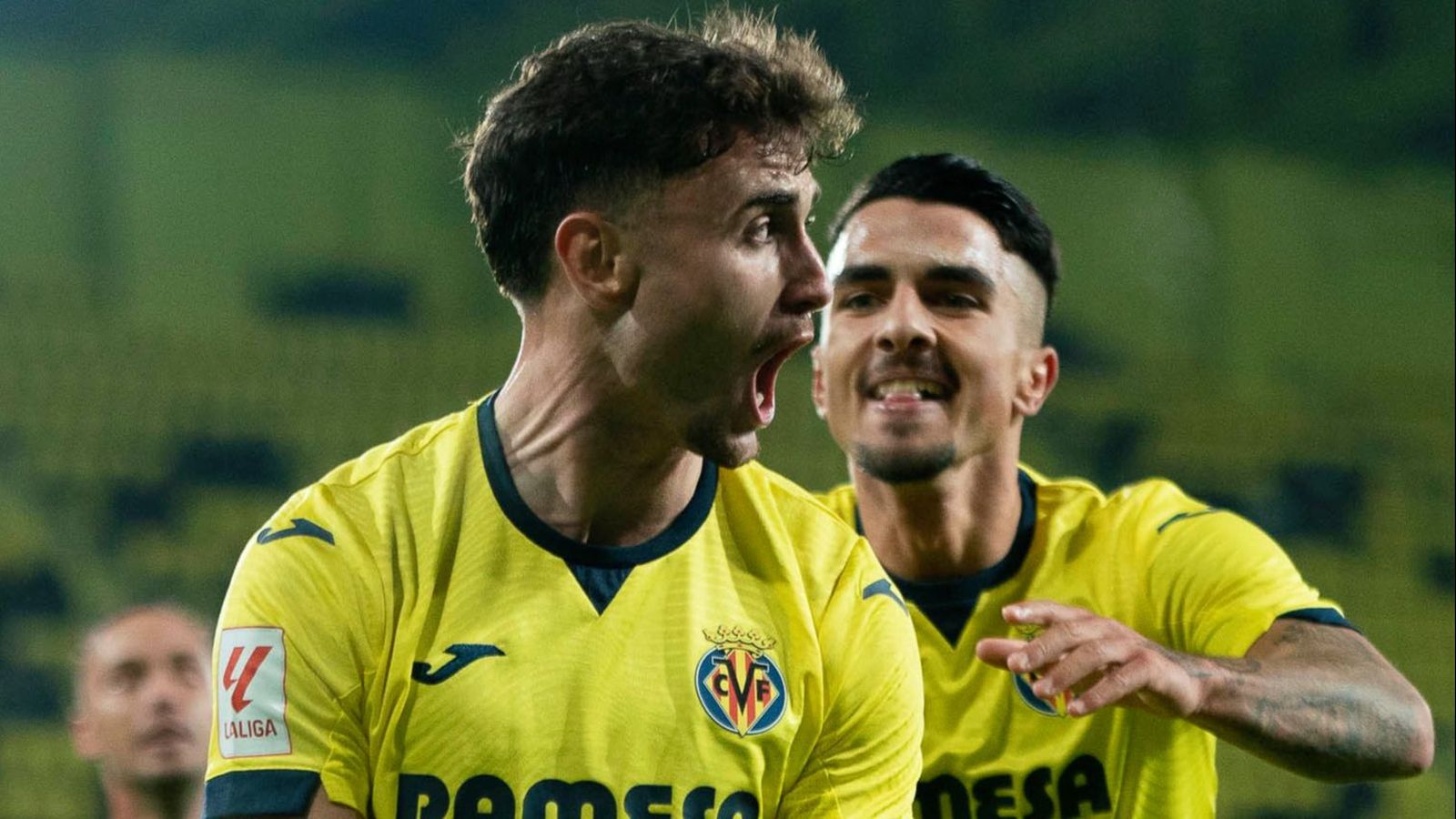 Àlex Forés fa el gol de la victòria del Vila-real B