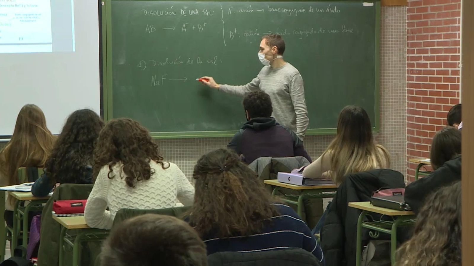 VÍDEO | Educació adverteix que no aprovarà cap pla de centre que no respecte la llei de plurilingüisme