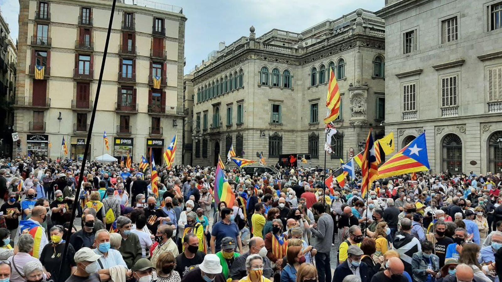 Concentració a les portes del Palau de la Generalitat