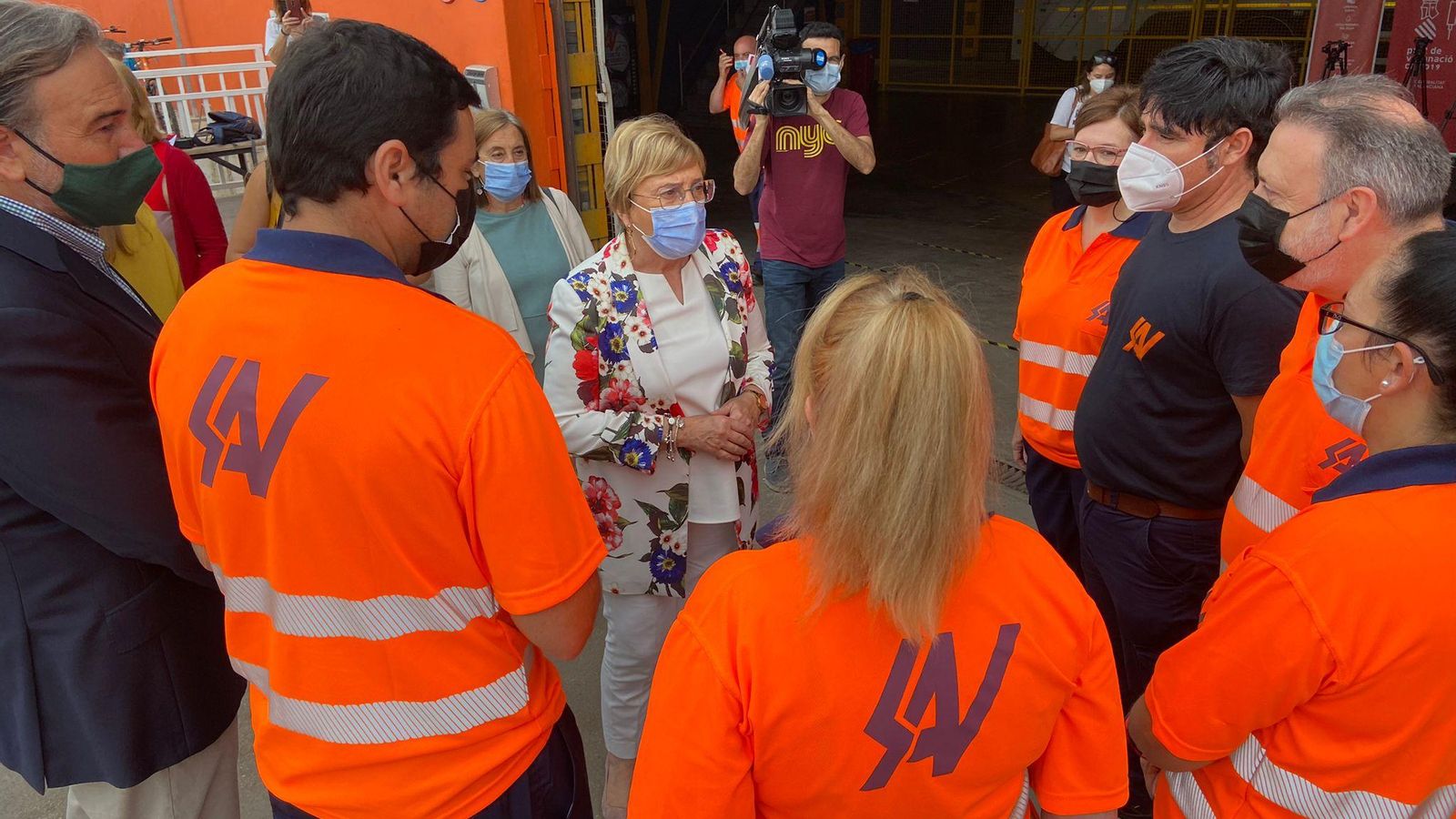 La consellera de Sanitat Universal, Ana Barceló, visita Agricultors de la Vega en el començament de la vacunació als treballadors