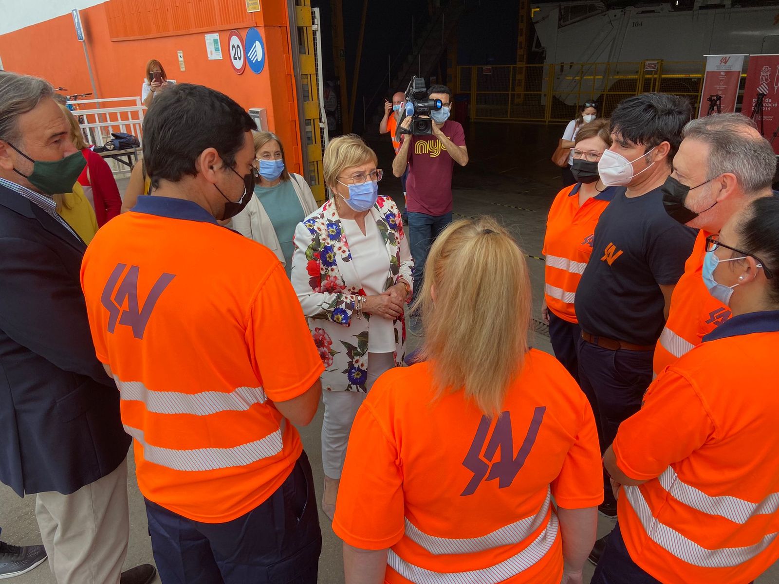 La consellera de Sanitat Universal, Ana Barceló, visita Agricultors de la Vega en el començament de la vacunació als treballadors
