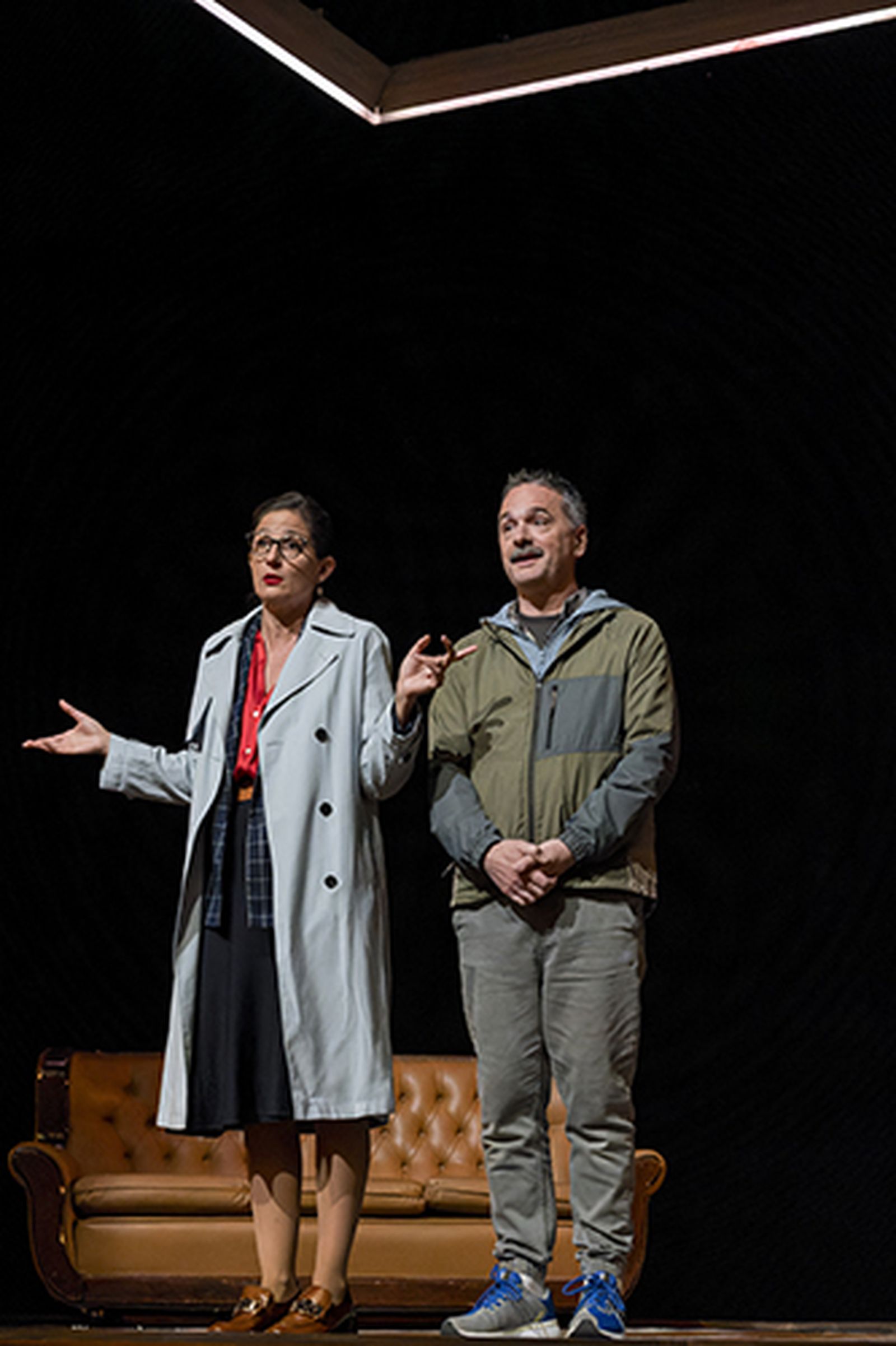 Una de les escenes de 'El moble', l'obra teatral de Albena Teatre