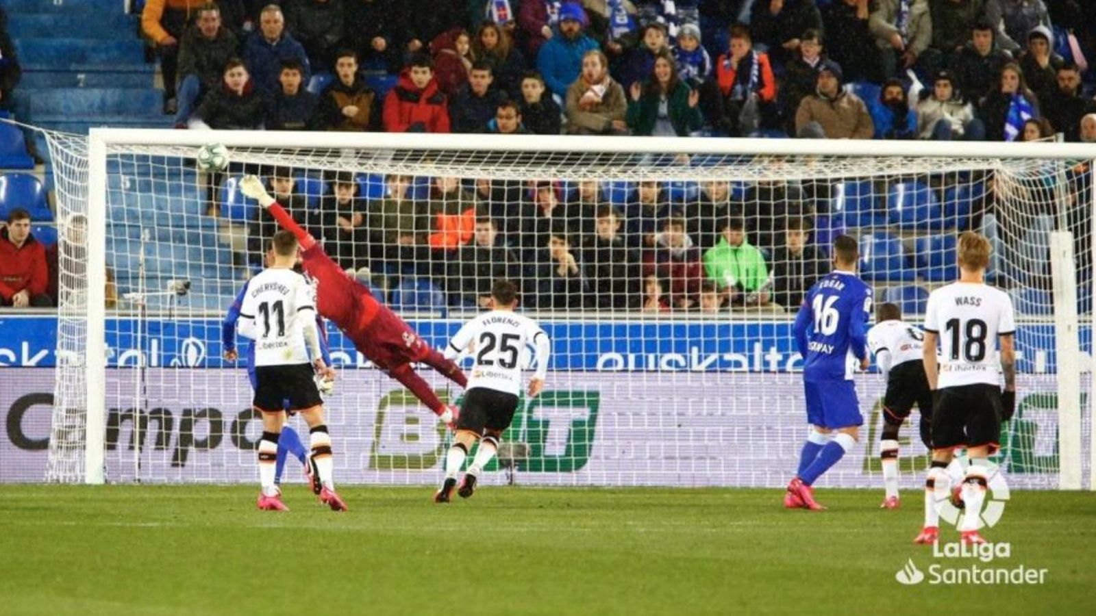 El xut de Parejo no pot aturar-lo Pacheco