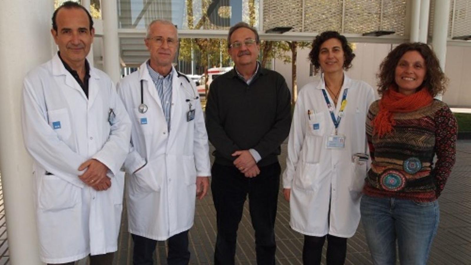Els doctors Joan Albanell, Ignasi Tusquets, Miguel López-Botet, Sònia Servitja i Aura Muntasell, de l'equip investigador