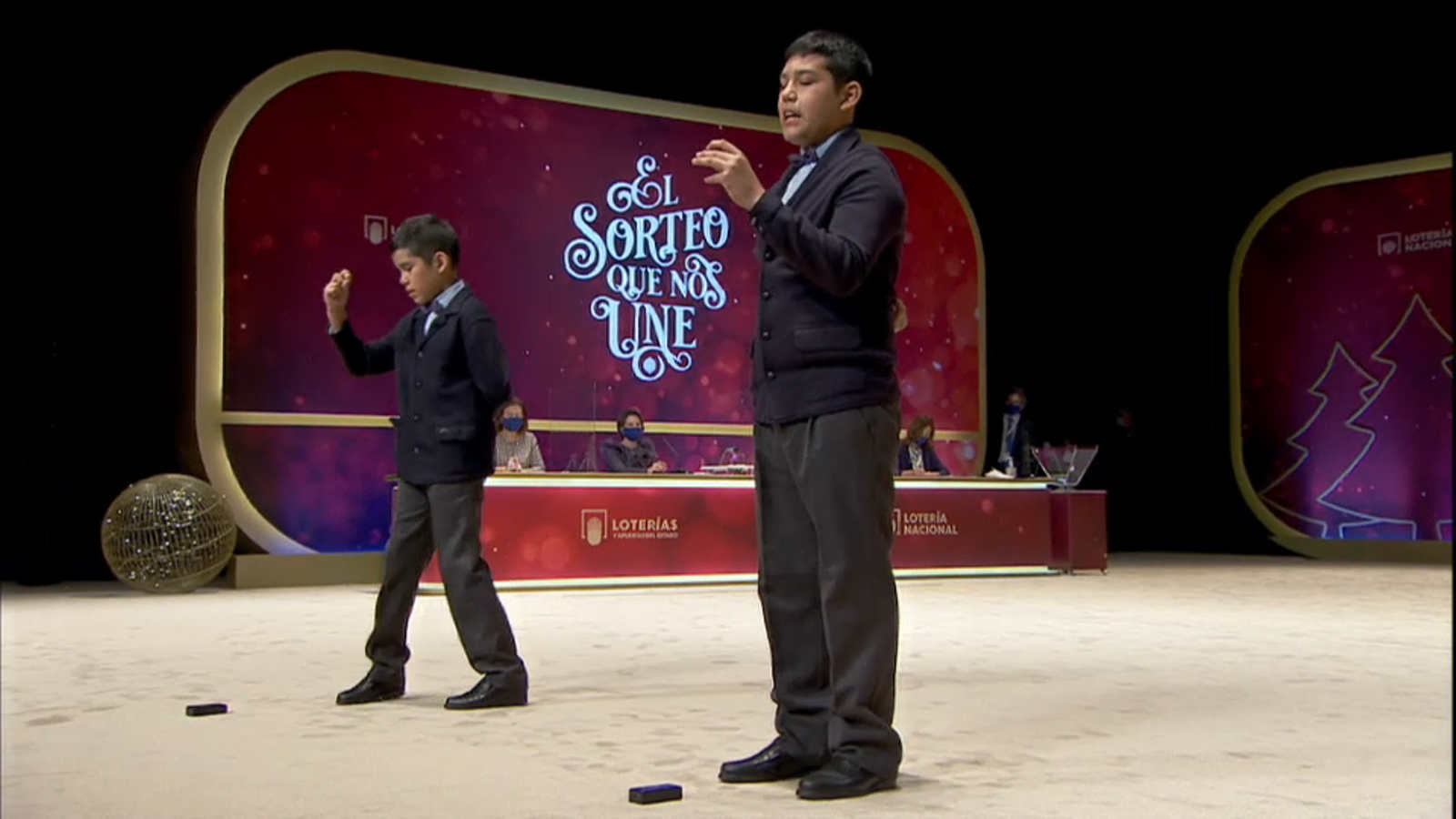 Els xiquets de Sant Ildefons canten un quint premi