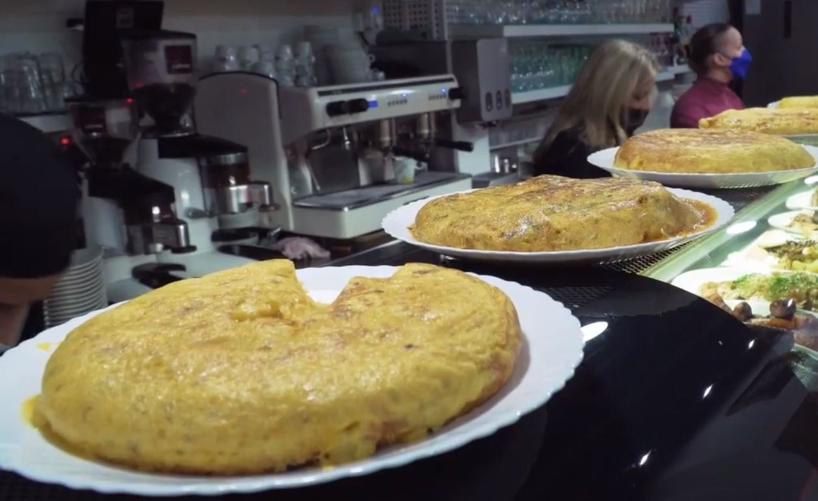 Detall de diverses truites al bar de Paz