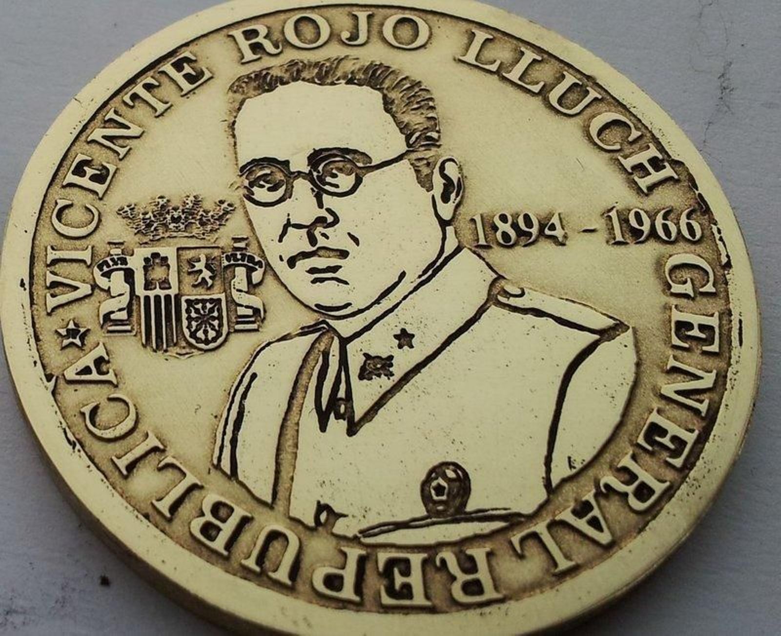 Moneda commemorativa realitzada per l’Ajuntament de la Font de la Figuera en record del general Vicente Rojo